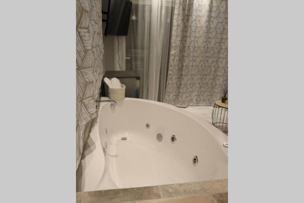 360° View Suites Tan Neapoli Voion Exterior photo